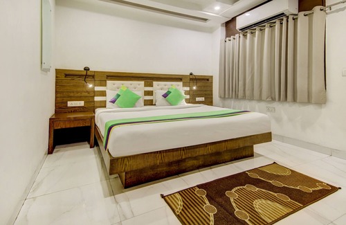 Naraina Hotel | Budget-Friendly Stay at Treebo The Kings Plaza Hotel