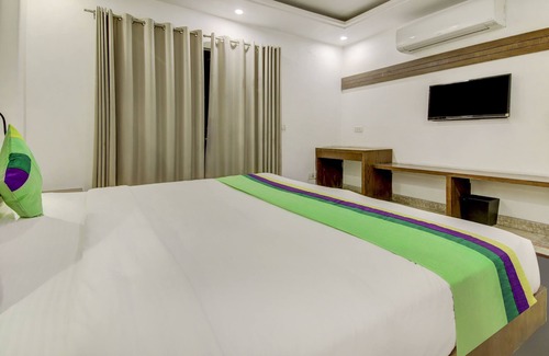 Naraina Hotel | Budget-Friendly Stay at Treebo The Kings Plaza Hotel