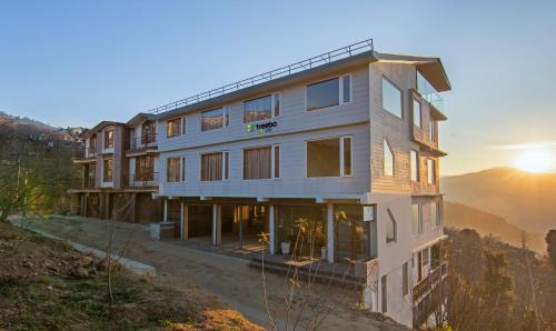 Kumharsain Hotel | Inviting Treebo The Northern Retreat Resort with Mountain Views
