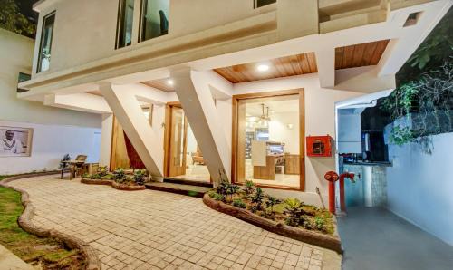 Nagpur Hotel | Convenient Stay at Treebo The Pavilion near Railway Station
