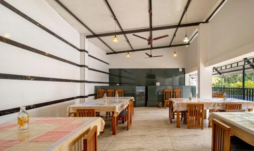 Kakabe Hotel | Discover Treebo The Rove: Family-Friendly Retreat with Pool
