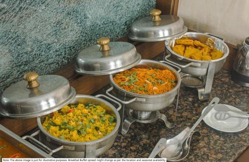 RR Nagar Hotel | Discover Treebo Three Drops: Family-Friendly with Dining