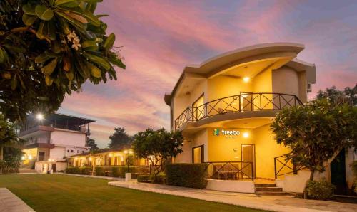 Belparao Hotel | Discover Corbett Courtyard By The Tigers Pugmark