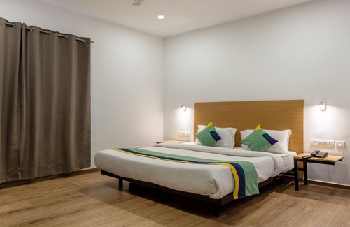 Central Chennai Hotel | Welcoming Treebo Treetops Inn - Family-Friendly Retreat