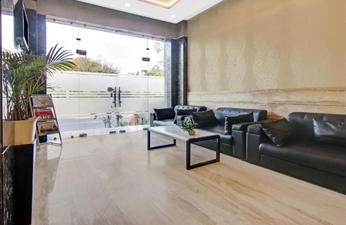 East of Kailash Hotel | Treebo Trend Elite: Family-Friendly Stay Near Delhi Stadium