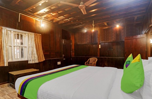 Chowara Hotel | Relax at Treebo Trend God's Own Country Ayurveda Resorts