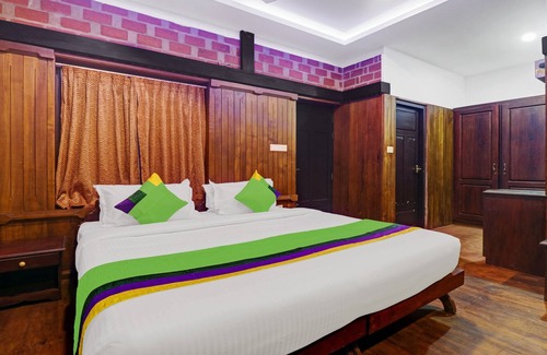Chowara Hotel | Relax at Treebo Trend God's Own Country Ayurveda Resorts