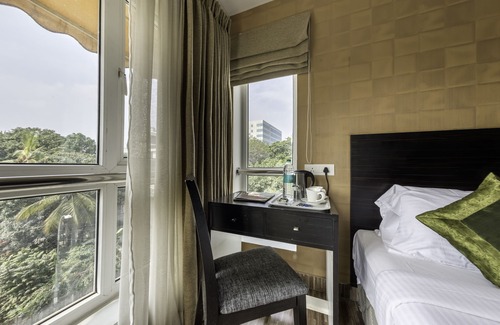 Raja Annamalai Puram Hotel | Stylish Stay at Treebo Trend J'S Five Two Boutique Hotel
