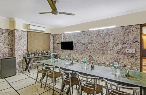 Karol Bagh Hotel | Discover Treebo Trend Singh Continental: Family-Friendly Retreat