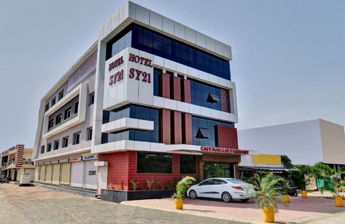 Rau Hotel | Comfortable Stay at Treebo Trend SY21 with Great Amenities