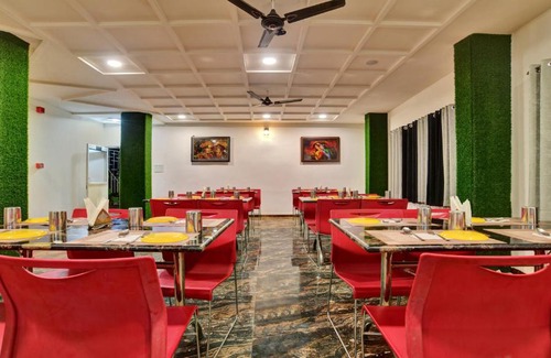 Rau Hotel | Comfortable Stay at Treebo Trend SY21 with Great Amenities