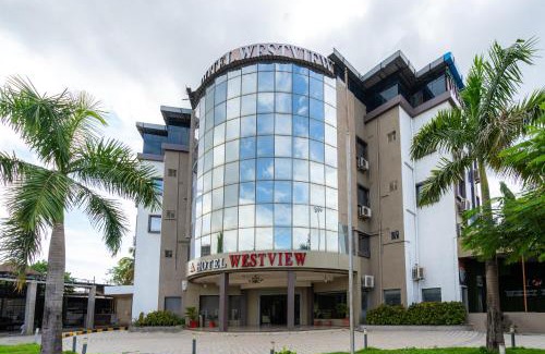 Bhilad Apartment | Cozy Treebo Westview: Family-Friendly Stay with Dining