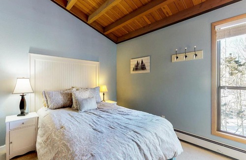 Wildernest Hotel | Inviting Treehaus Lofted: Pool, Hot Tub & Family-Friendly Fun