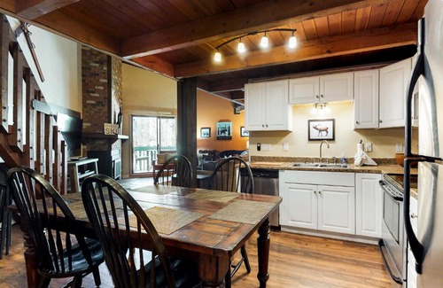 Wildernest Hotel | Inviting Treehaus Lofted: Pool, Hot Tub & Family-Friendly Fun