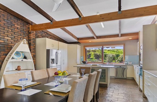 Port Willunga House | Experience Treehaven: Family-Friendly Retreat with Spa & Pool