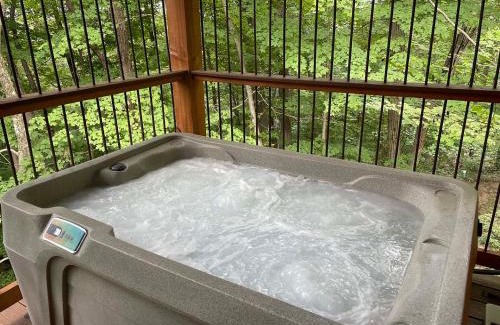 Millersburg House | Enchanting Treehouse #0: Perfect for Family Getaways