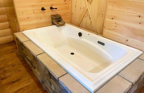Millersburg House | Enchanting Treehouse #0: Perfect for Family Getaways