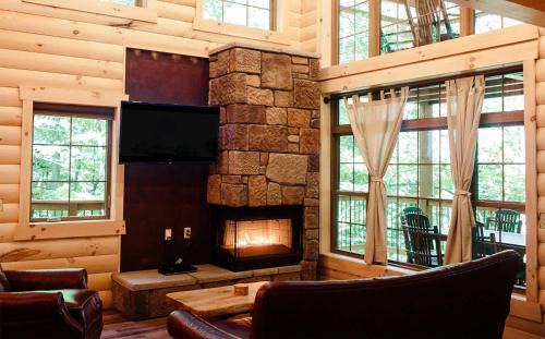 Millersburg House | Inviting Treehouse #1 by Amish Country Lodging Awaits
