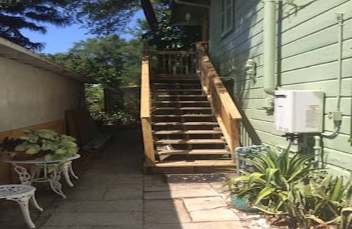 Historic Uptown Apartment | Inviting Treehouse 1BR Apt with Private Pool Near Downtown