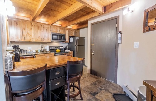 Wildernest Apartment | Relaxing Treehouse #305 with Pool and Spa Retreat