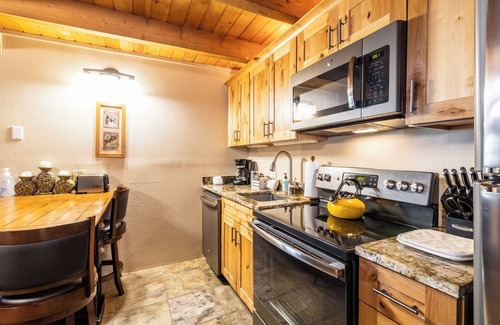 Wildernest Apartment | Relaxing Treehouse #305 with Pool and Spa Retreat