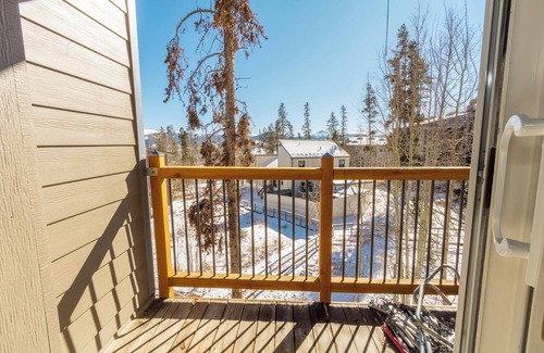 Wildernest Apartment | Relaxing Treehouse #305 with Pool and Spa Retreat