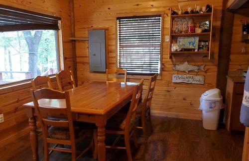 Gordonville Cabin | Cozy Treehouse Cabin with Beach and Lake Access