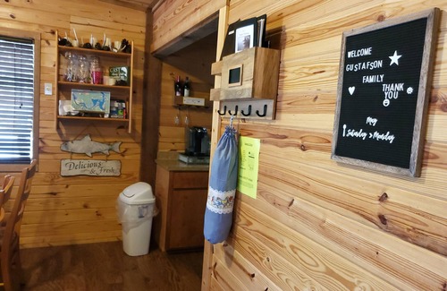 Gordonville Cabin | Cozy Treehouse Cabin with Beach and Lake Access