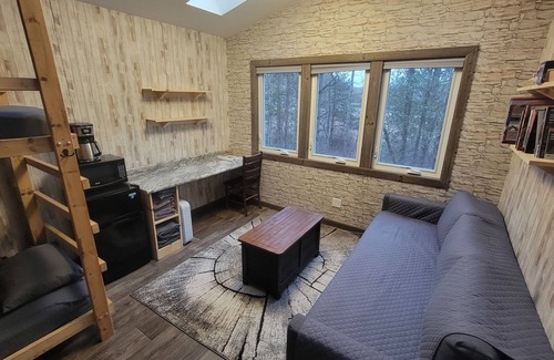 Elba Cabin | Enchanting Treehouse Cabin with Ocean View & Breakfast