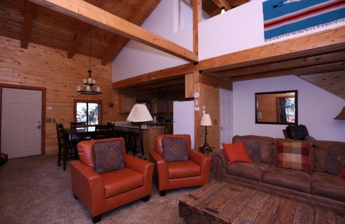 Ponderosa Park Cabin | Mountain Retreat: Treehouse Cabin with Family-Friendly Amenities