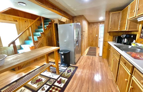 Dedham Cabin | Cozy Treehouse Cabin with Lake Views Near Green Lake