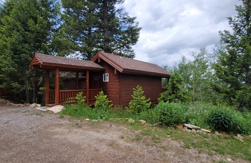 Island Park Apartment | Cozy Retreat at Treehouse North Near Yellowstone - Ocean View!