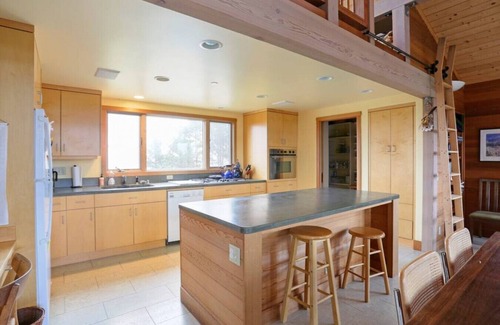 Inverness House | Family-Friendly Retreat with Piano & Fireplace - 10/10 Rated