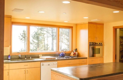 Inverness House | Family-Friendly Retreat with Piano & Fireplace - 10/10 Rated