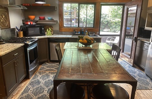 Lafayette House | Eco-Friendly Treehouse Guesthouse with Pool and Hot Tub