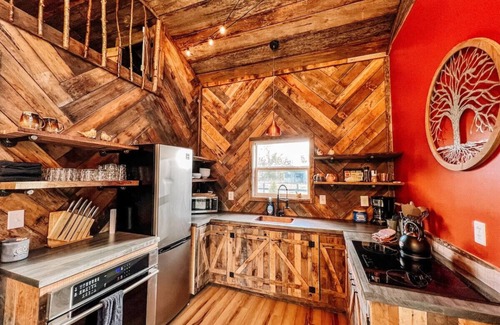 West Newton Cabin | Inviting Treehouse with Hot Tub on 60-Acre Farm Escape