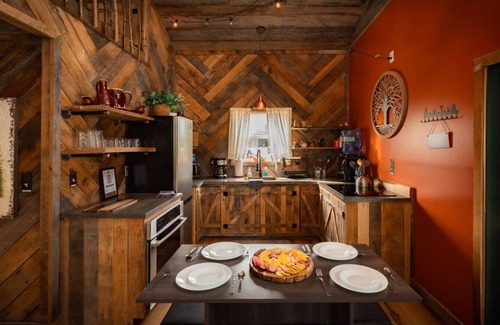 West Newton Cabin | Inviting Treehouse with Hot Tub on 60-Acre Farm Escape