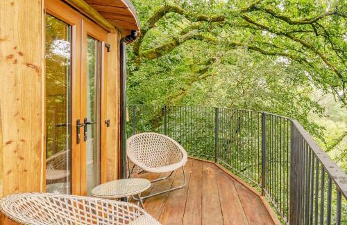 Black Torrington Apartment | Cozy Treehouse in Devon - Perfect for Families, Rated 10/10