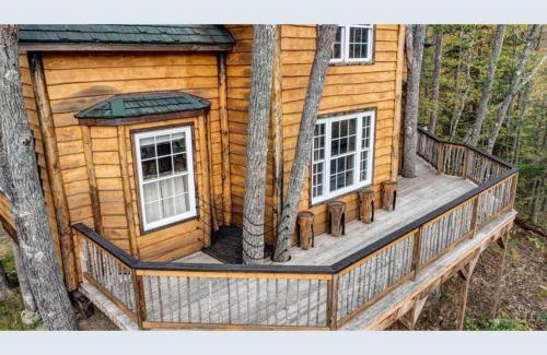 Stoneham House | Cozy Treehouse Escape in Maine Woods at The Grand Oak