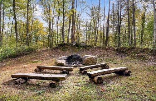 Stoneham House | Cozy Treehouse Escape in Maine Woods at The Grand Oak