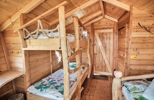 Nosetin Cabin | Discover Treehouse Křemílek: Pet-Friendly Family Retreat