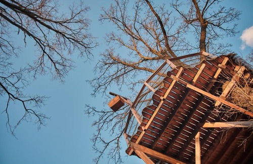 Nosetin Cabin | Discover Treehouse Křemílek: Pet-Friendly Family Retreat