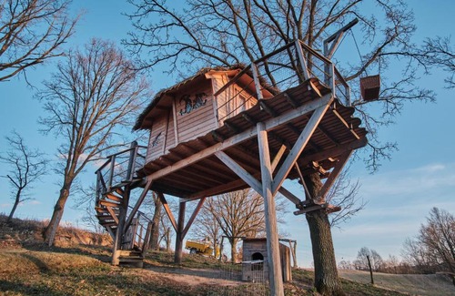 Nosetin Cabin | Discover Treehouse Křemílek: Pet-Friendly Family Retreat