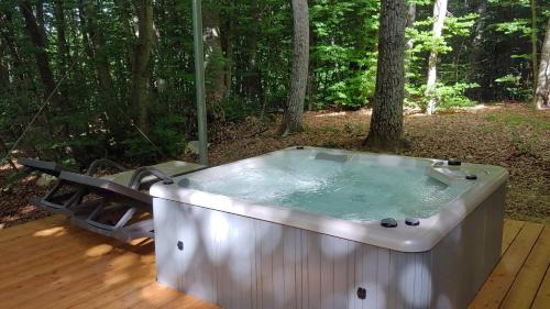 Lovinac Villa | Treehouse Lika 2: Rated 10/10 with Hot Tub & Pet Friendly