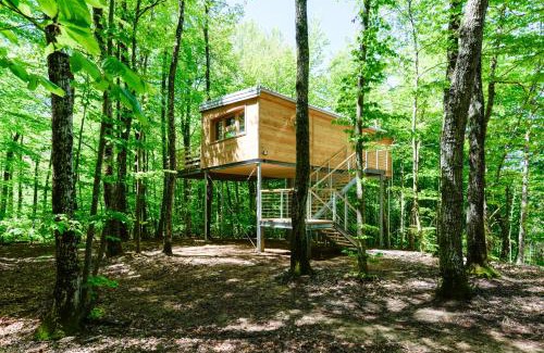 Lovinac Villa | Treehouse Lika 2: Rated 10/10 with Hot Tub & Pet Friendly