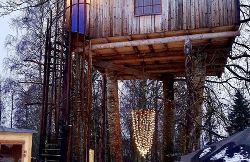 Avesta House | Relaxing Treehouse Magpies Nest with Bubble Pool Retreat