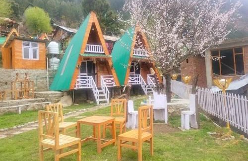 New Manali Ski Chalet | Treehouse near mall rd for 4 person
