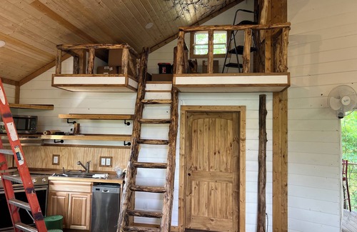 West Siloam Springs Apartment | Scenic Treehouse Overlooking Flintcreek Waterway Awaits