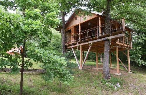 Cvetkovic Cabin | Unforgettable Treehouse Resnice - Mrežnica with Ocean View
