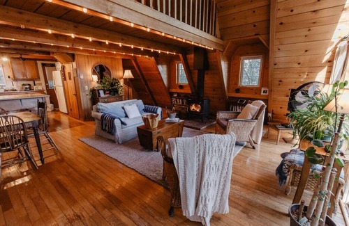 Lakehead Cabin | Discover Treehouse: A Frame Cabin with Spectacular Views